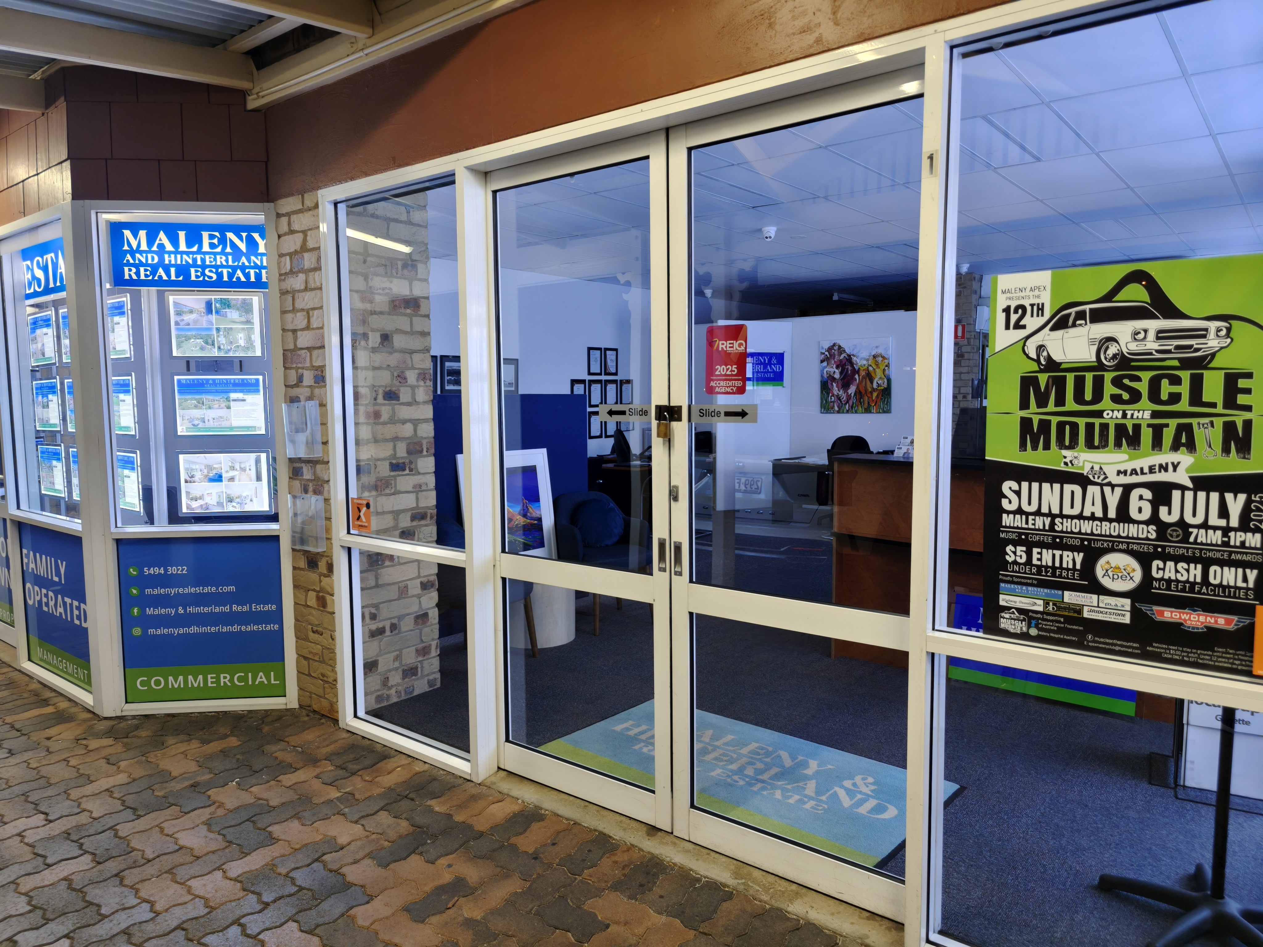 Professional storefront window cleaning services